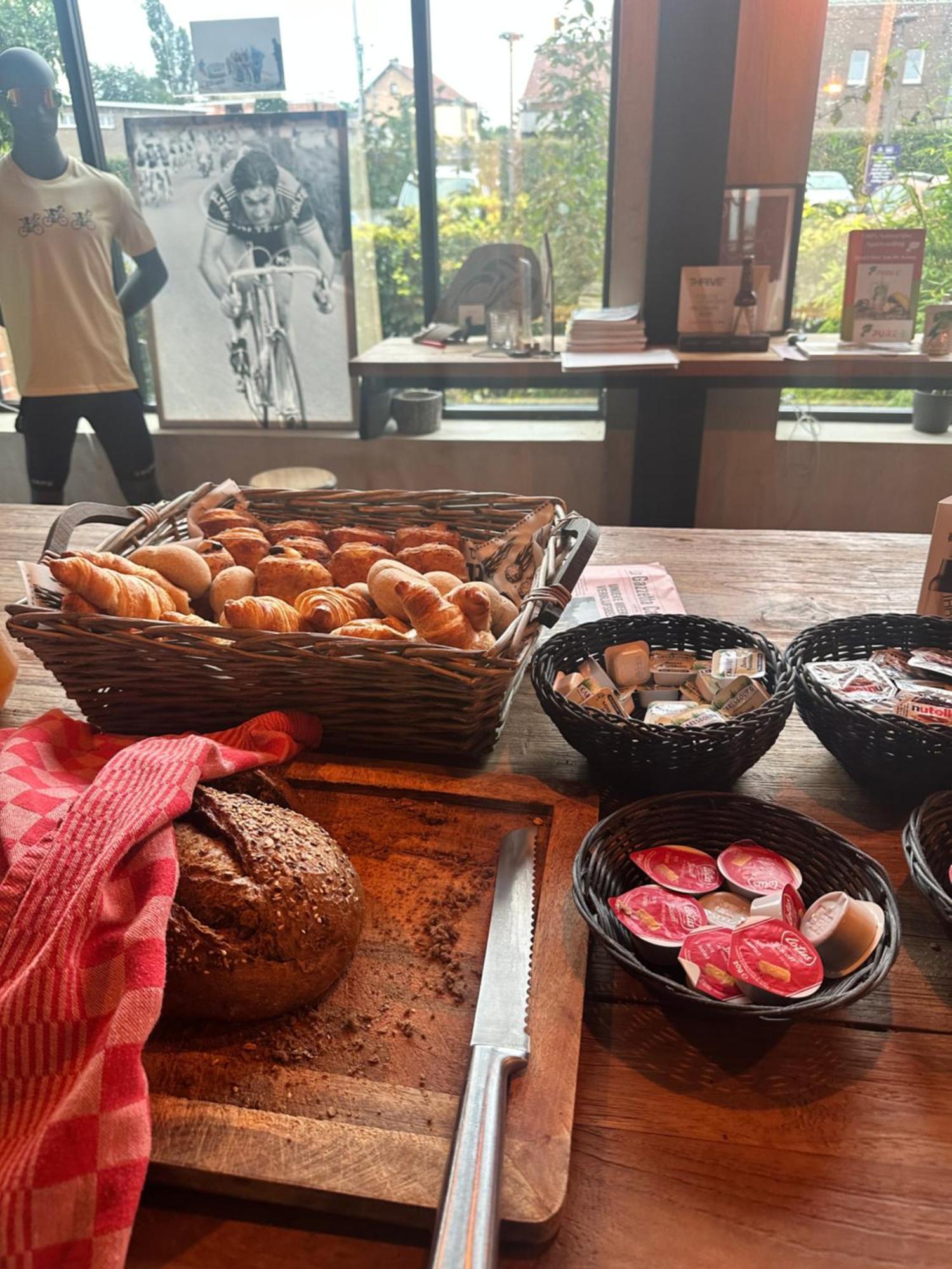Cafe Coureur Borgloon Hotel Ngoại thất bức ảnh
